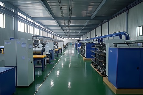 智能工廠新篇章 藍(lán)色機(jī)械臂與精密金屬加工的未來(lái)